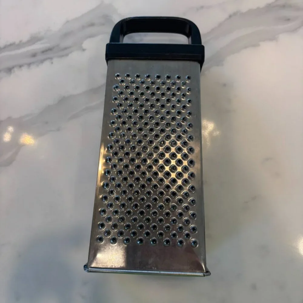 Metal Box Grater with Plastic Holder - Picture 4 of 5